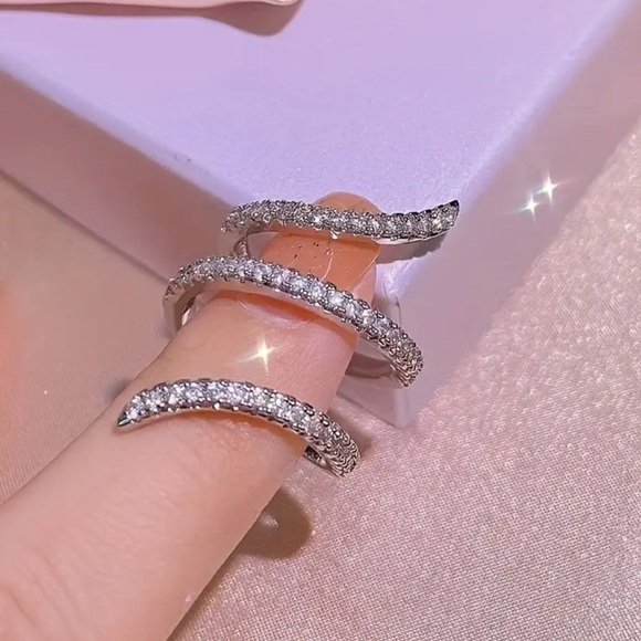 ✨ Triple Row Pavé Spiral Statement Ring ✨ - Picture 2 of 2
